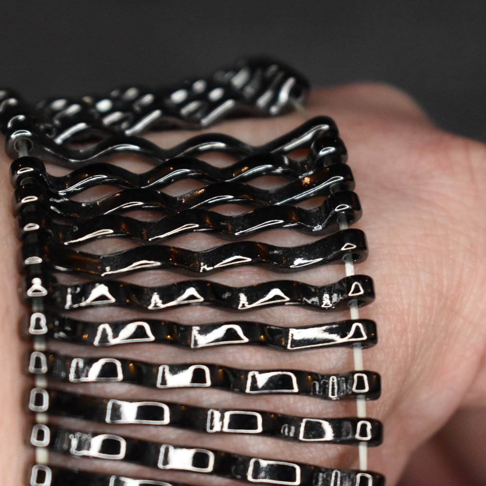 NWT Saks Fifth Avenue Black Metal Stretch Bracelet - Picture 8 of 10